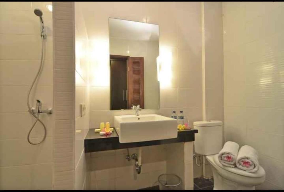 Dalia Budget Hotel Senggigi Bagian luar foto