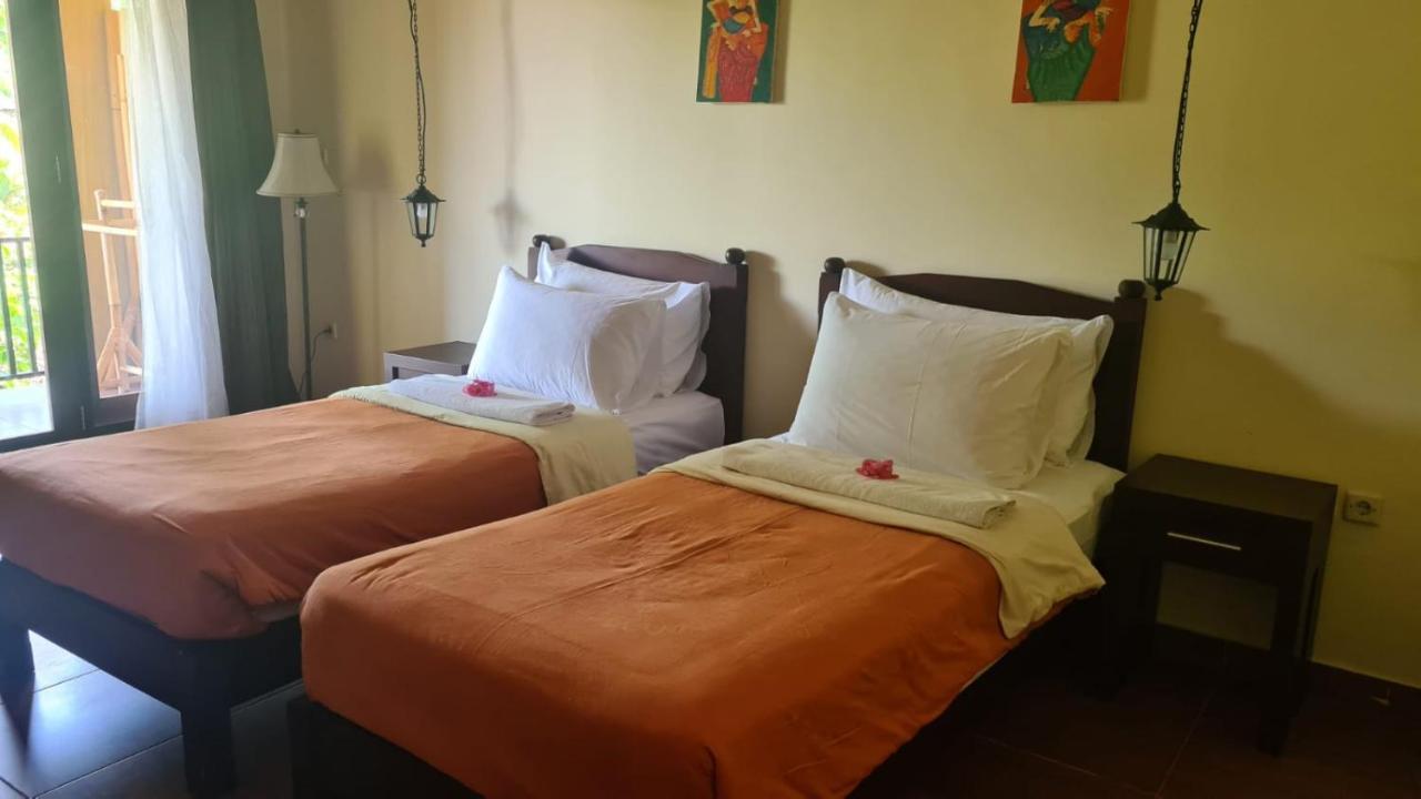 Dalia Budget Hotel Senggigi Bagian luar foto