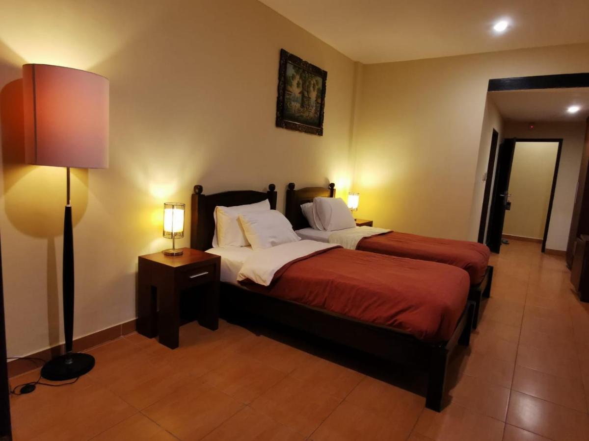 Dalia Budget Hotel Senggigi Bagian luar foto