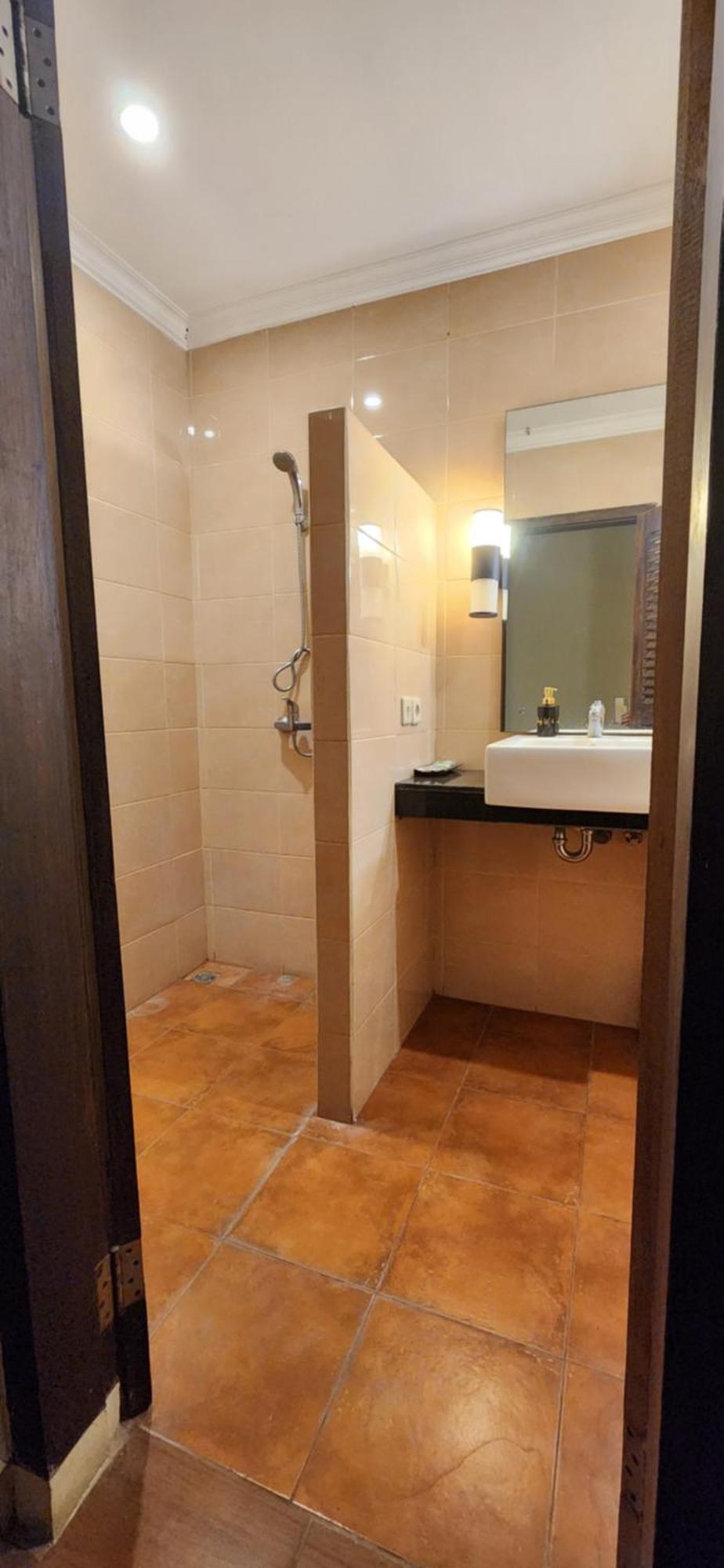 Dalia Budget Hotel Senggigi Bagian luar foto